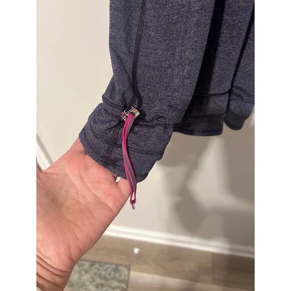 Lululemon Back on Track Pink Built in Sports Bra/ Running Shirt Size 6, KB452 - Picture 4 of 6